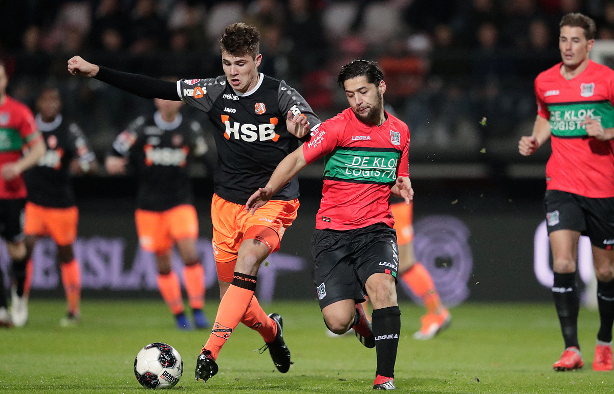 排中给予了 排中给予了