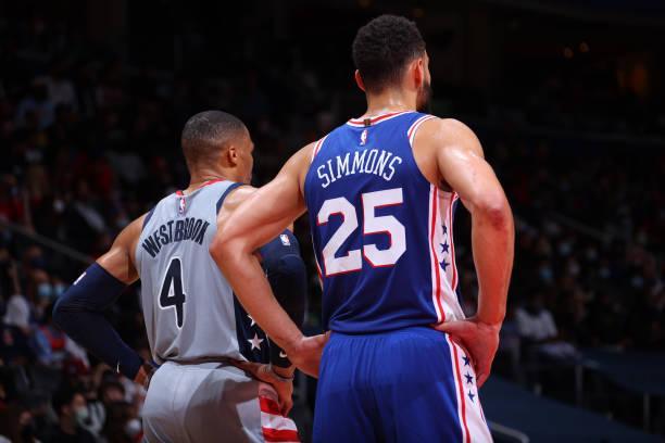 与裁判发生激烈冲突！官方：里昂主教练保罗-丰塞卡被禁赛至11月30日