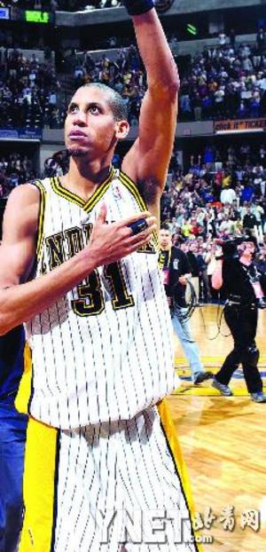 98-117！这是湖人关键时刻的改变，除了雄鹿，他们最后5分钟无敌